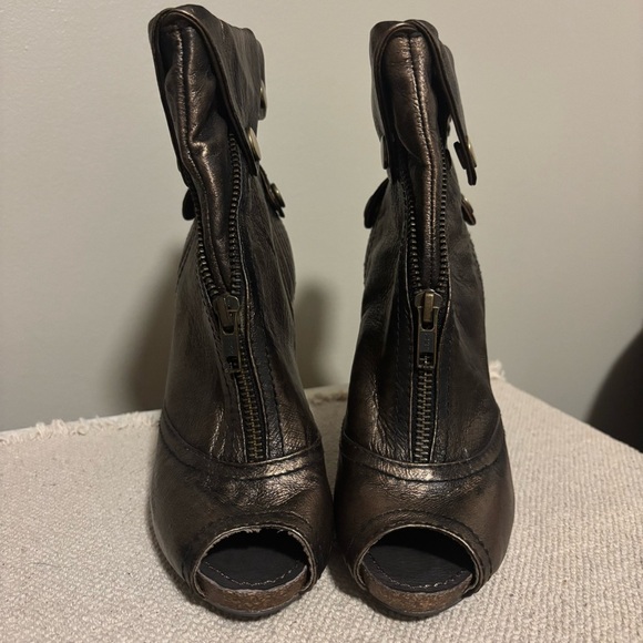 Size 6 1/2 Apepazza Las Vegas Bronze/metallic Peep-Toe Ankle Boots - Picture 2 of 5